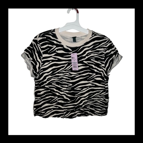 Woman’s Wild Fable T-Shirt Zebra Print sizes small thru XXl available - Picture 4 of 4